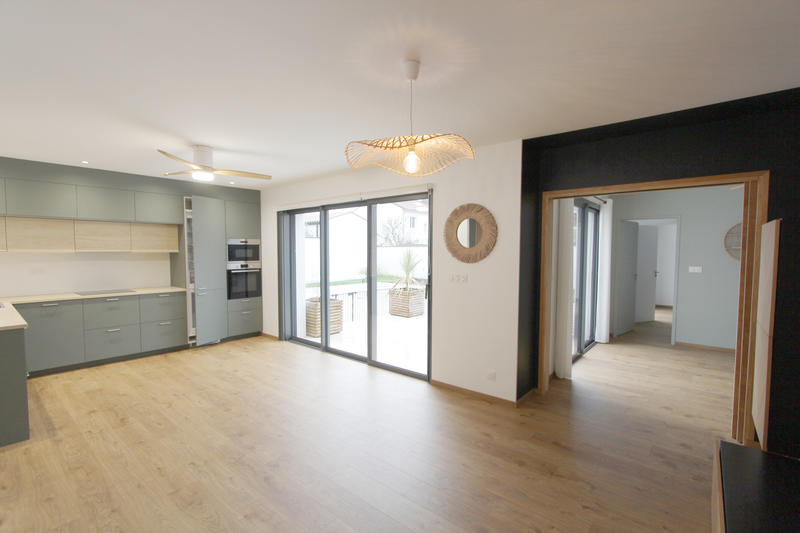 Maison - 121 m² - 6 pièces