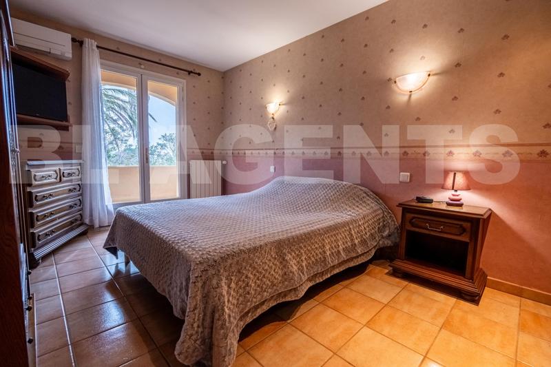 Maison - 291 m² - 10 pièces