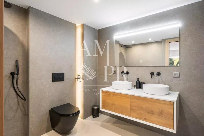 Appartement - 140 m² - 5 pièces