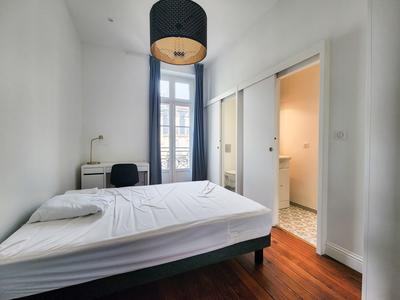 Appartement - 93 m² - 6 pièces