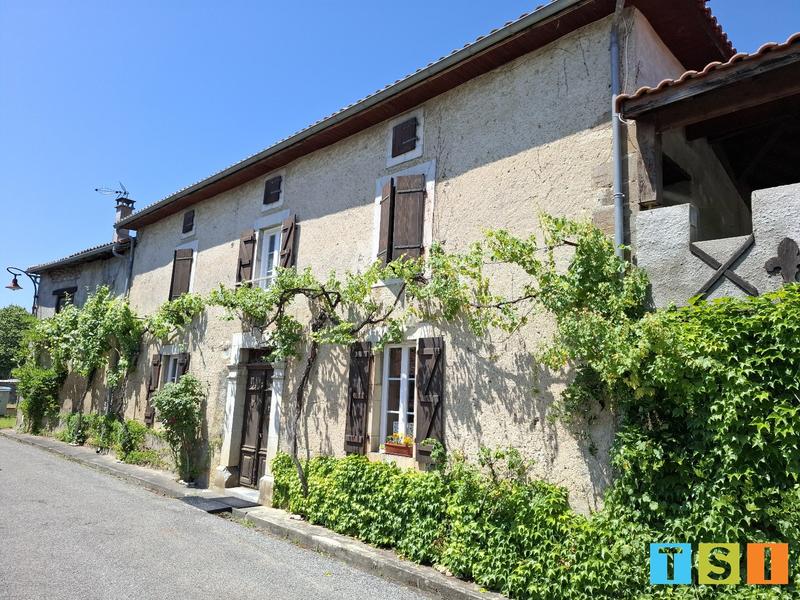 Maison - 270 m² - 6 pièces