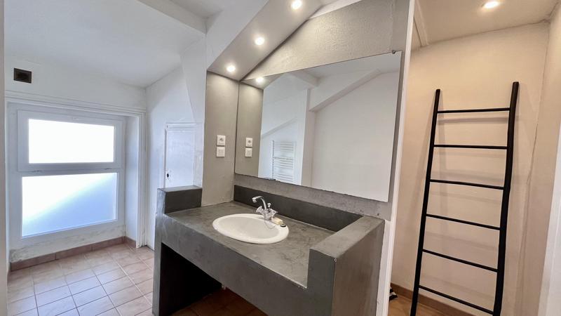 Maison - 205 m² - 9 pièces