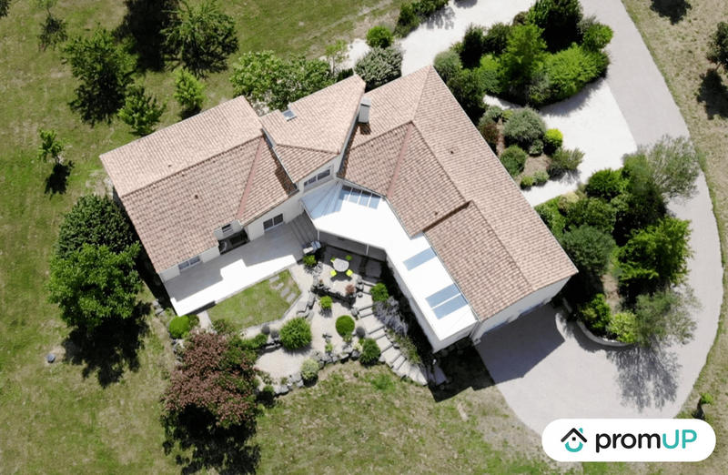 Maison - 284 m² - 14 pièces