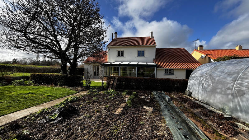 Maison - 142 m² - 9 pièces