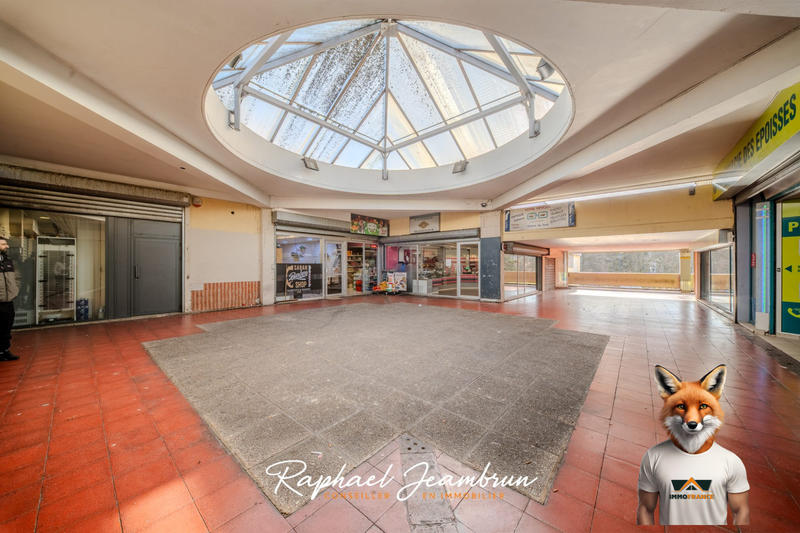 Local commercial - 710 m²