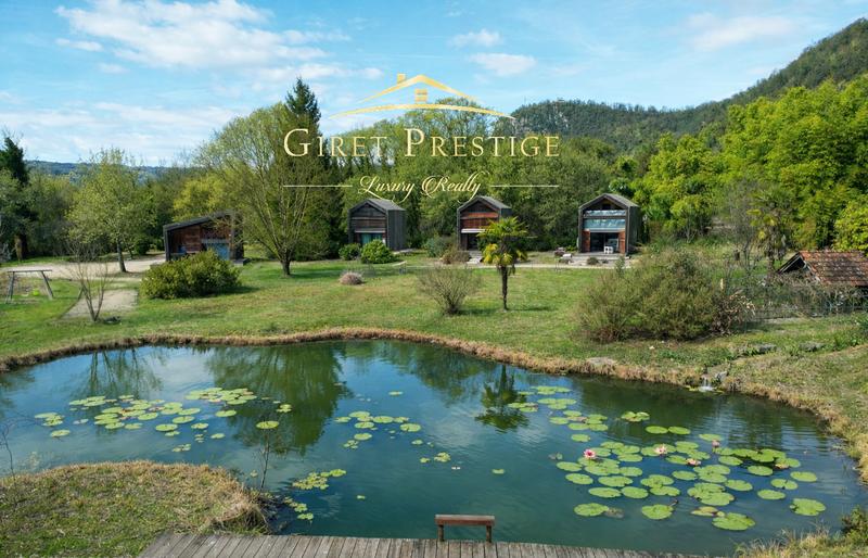 Propriété - 260 m² - 16 pièces