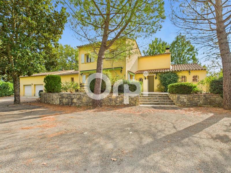 Maison - 200 m² - 6 pièces