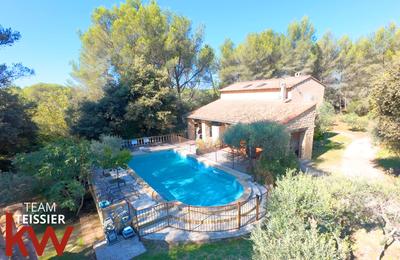 Maison - 301 m² - 5 pièces