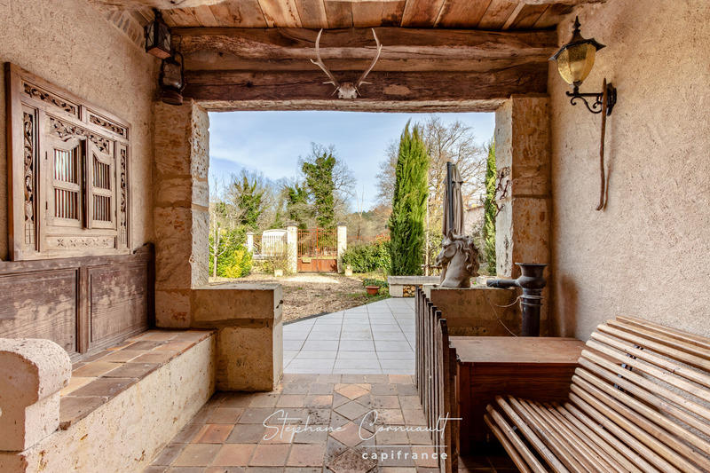 Propriété - 251 m² - 7 pièces