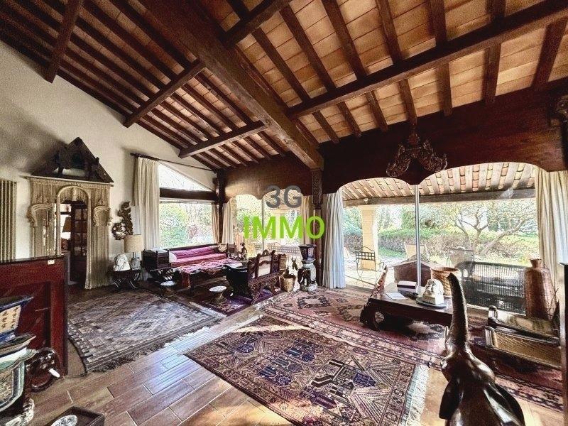 Propriété - 215 m² - 7 pièces