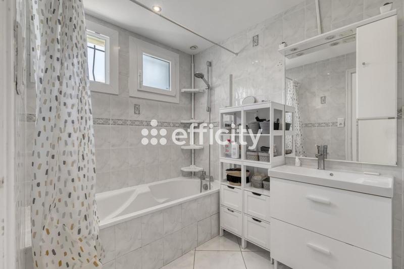 Maison - 182 m² - 7 pièces