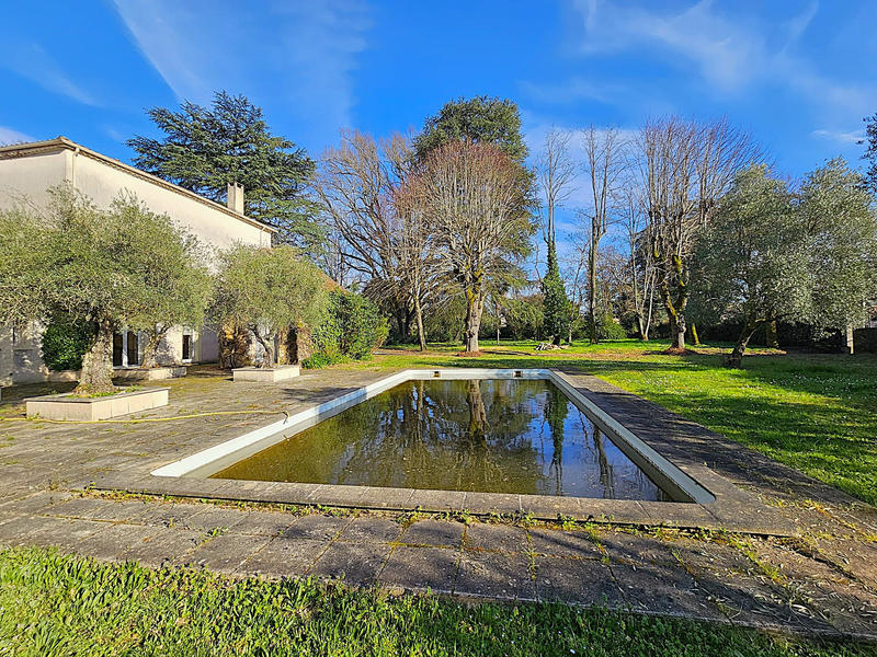 Maison - 446 m² - 14 pièces