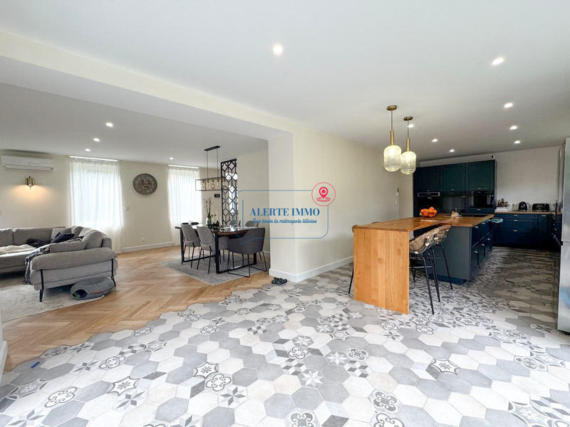 Maison - 316 m² - 10 pièces