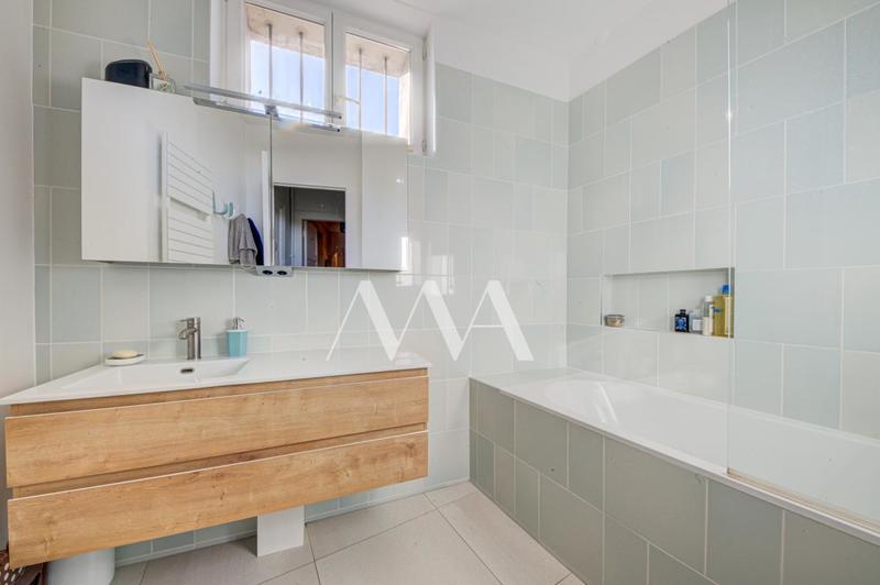 Appartement - 100 m² - 4 pièces