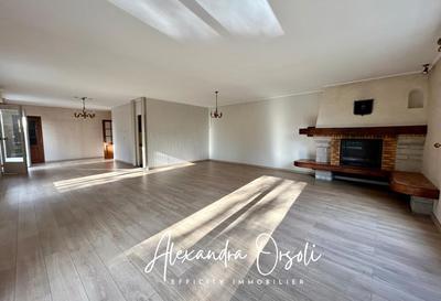 Maison - 264 m² - 9 pièces