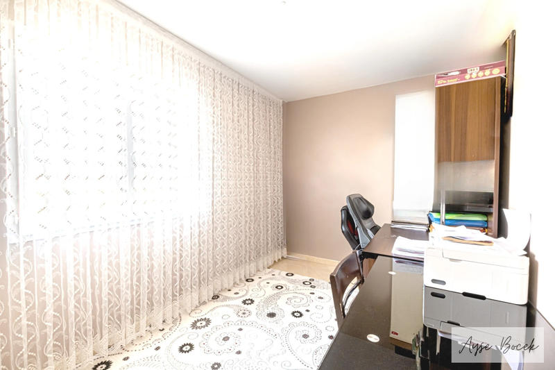 Maison - 200 m² - 10 pièces