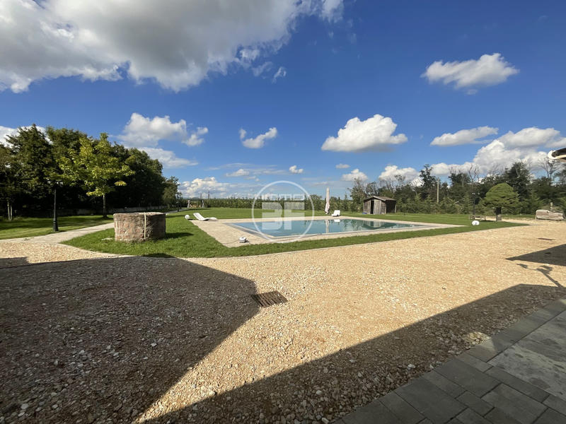 Villa - 486 m² - 11 pièces