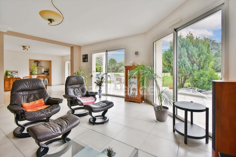 Maison - 214 m² - 7 pièces