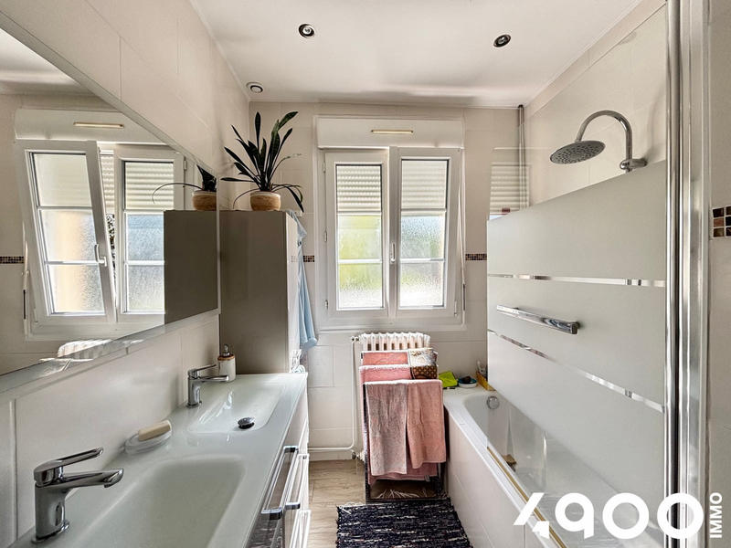 Maison - 92 m² - 6 pièces