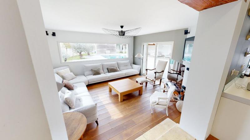 Maison - 305 m² - 5 pièces