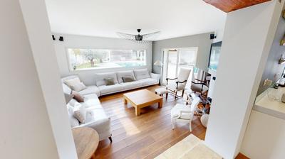 Maison - 305 m² - 5 pièces