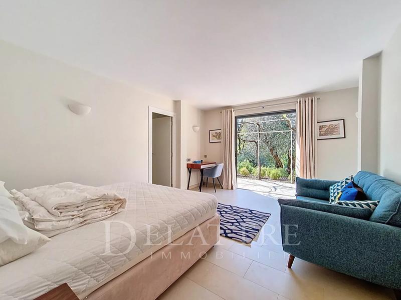 Maison - 222 m² - 8 pièces