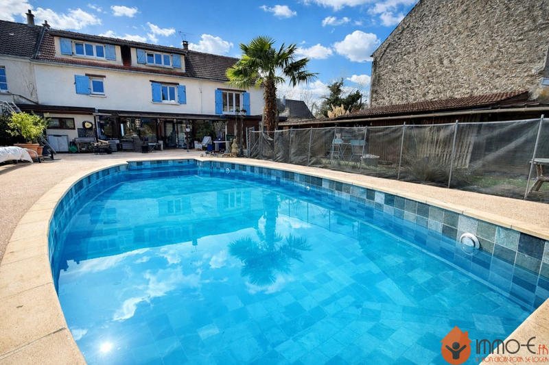 Maison - 210 m² - 7 pièces