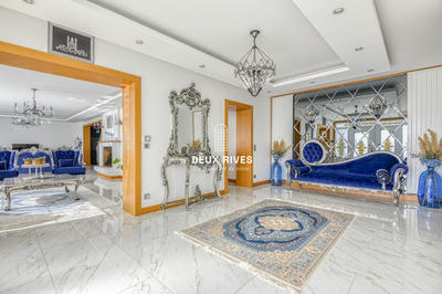 Maison - 550 m² - 7 pièces