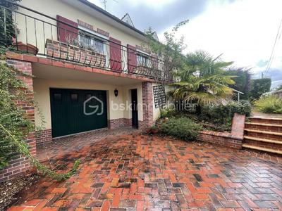 Maison traditionnelle - 169 m² - 7 pièces