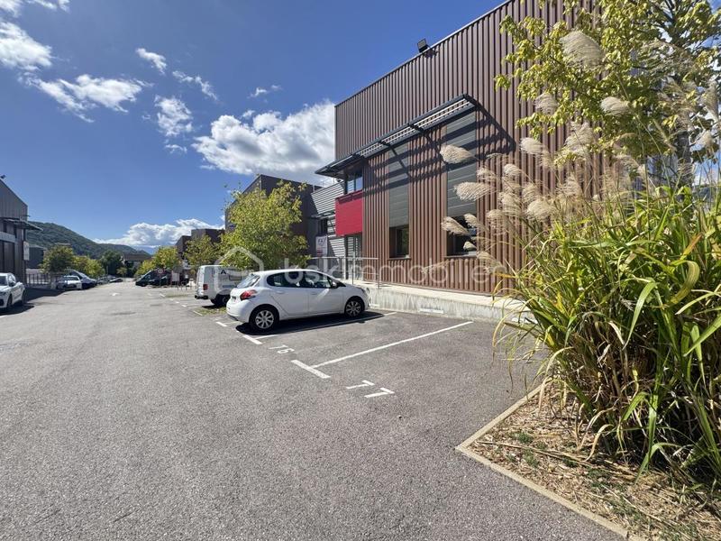 Bureau - 341 m² - 2 pièces