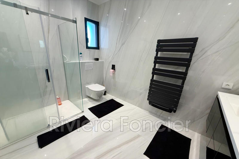 Maison - 240 m² - 5 pièces