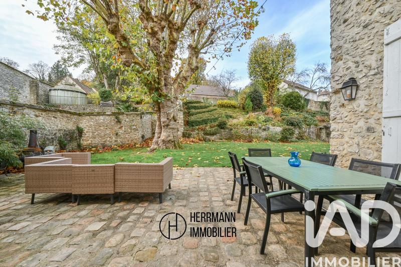 Maison - 300 m² - 8 pièces