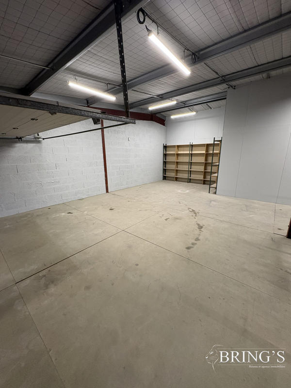 Entrepôt - 140 m²