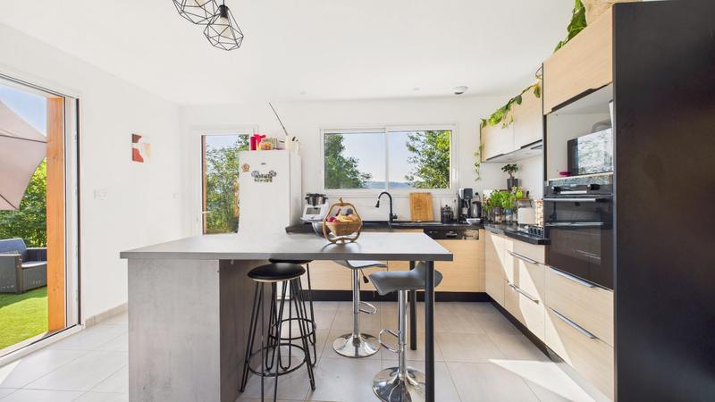 Maison - 95 m² - 4 pièces