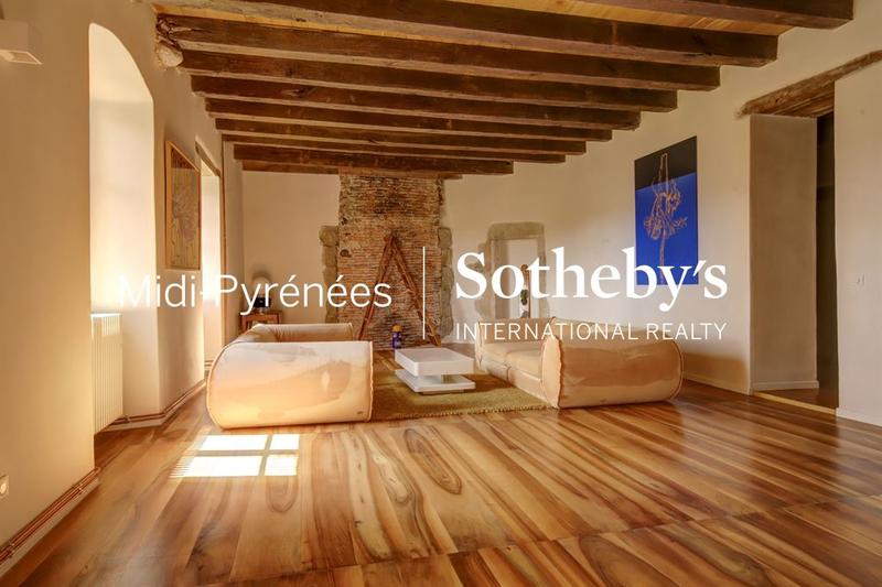 Château - 1 200 m² - 35 pièces