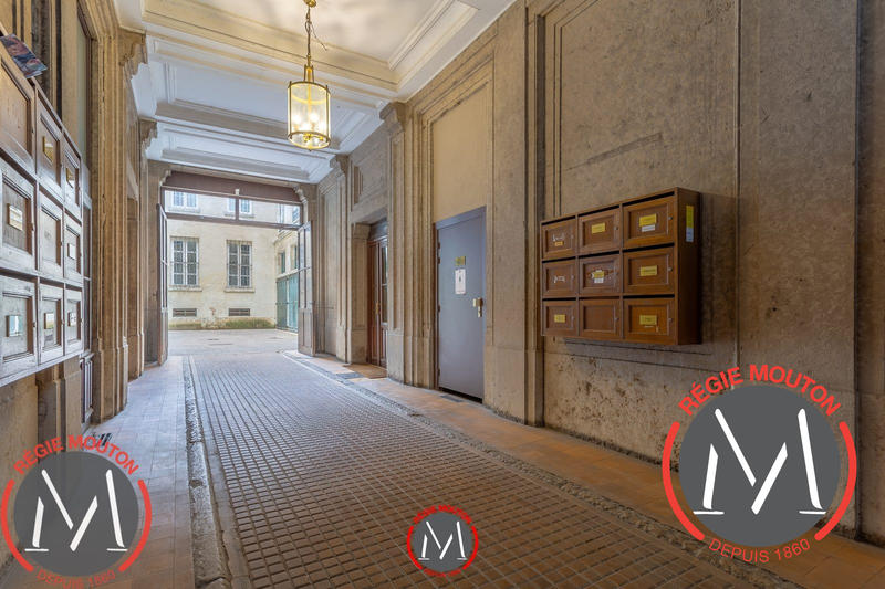 Appartement - 233 m² - 7 pièces