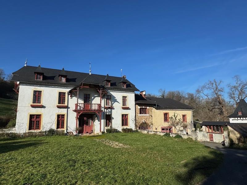 Maison - 355 m² - 15 pièces