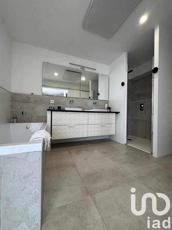 Maison - 208 m² - 5 pièces