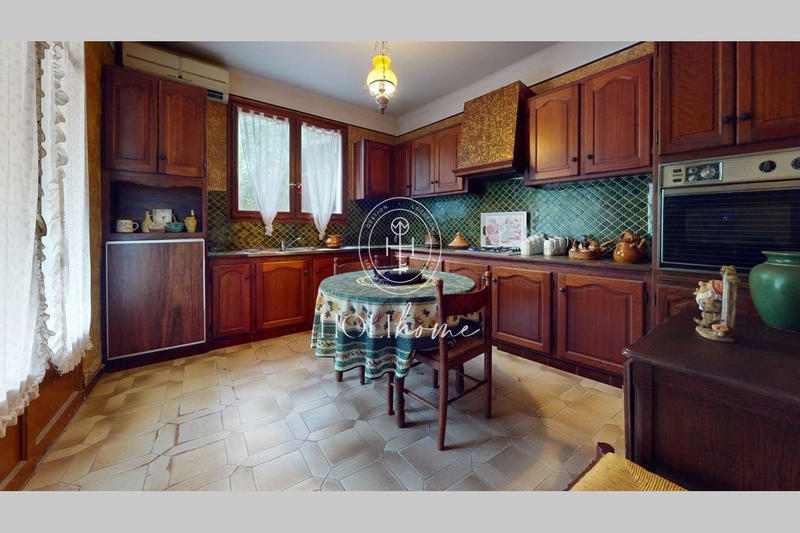 Maison - 209 m² - 5 pièces