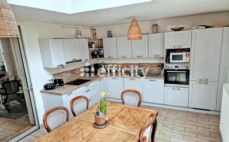 Maison - 143 m² - 7 pièces