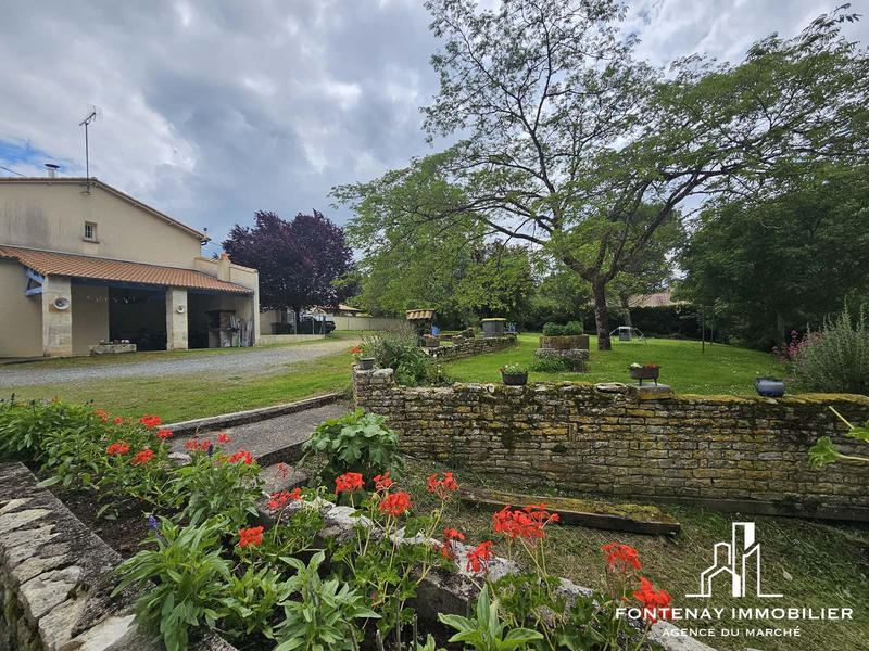 Maison - 220 m² - 11 pièces