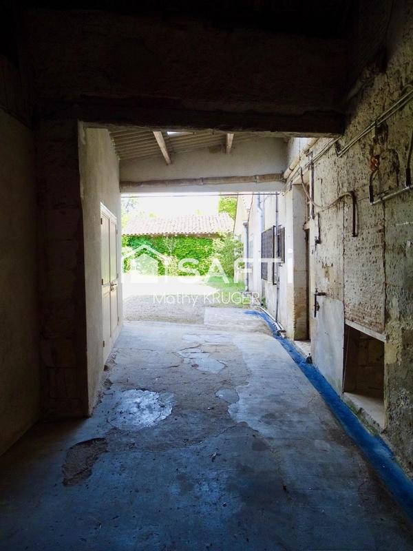 Maison - 270 m² - 9 pièces