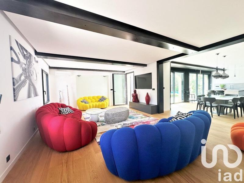 Maison - 280 m² - 8 pièces