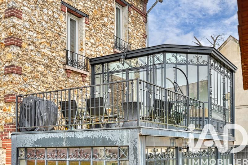 Maison - 180 m² - 8 pièces