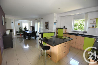 Maison - 242 m² - 7 pièces