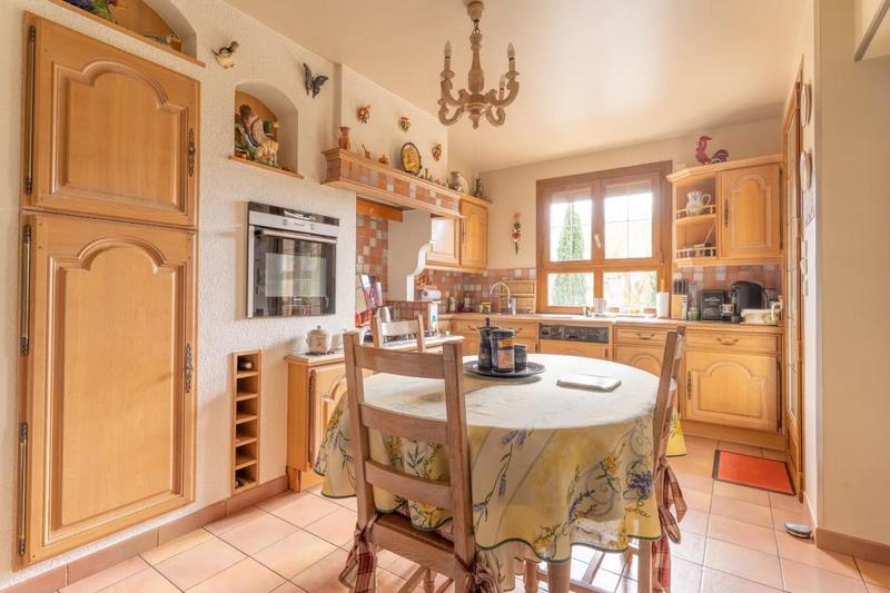 Maison - 220 m² - 8 pièces