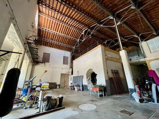 Maison - 500 m² - 5 pièces