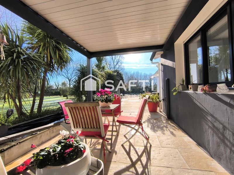 Maison - 250 m² - 8 pièces