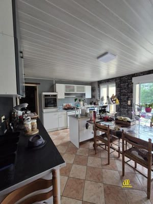 Maison - 198 m² - 8 pièces