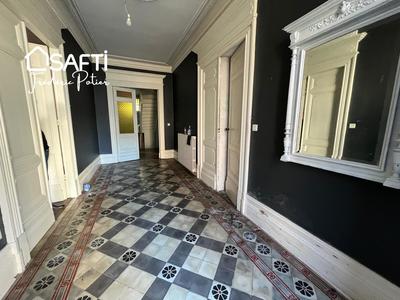 Maison - 240 m² - 7 pièces